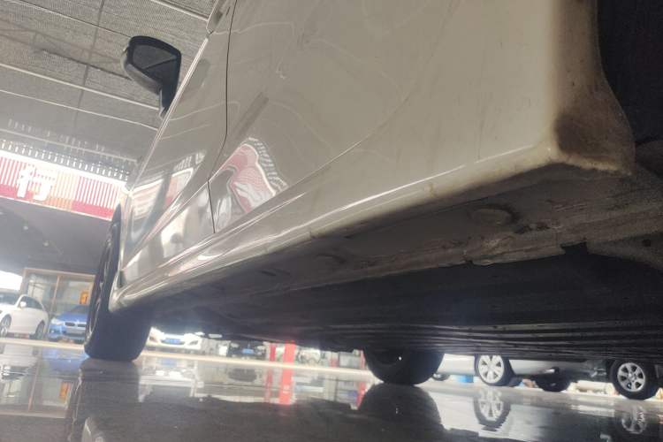 Used Honda Fit 2018 1.5L CVT Comfort Sunroof Version Left Side Sill