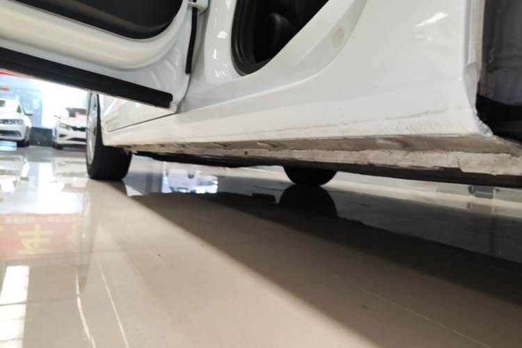 Used Honda Fit 2018 1.5L CVT Comfort Version Left Side Sill