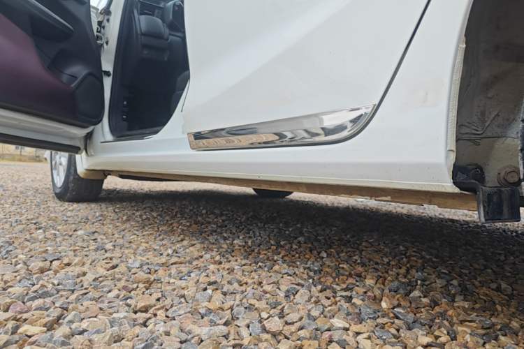 Used Honda Fit 2018 1.5L CVT Comfort Sunroof Version Left Side Sill