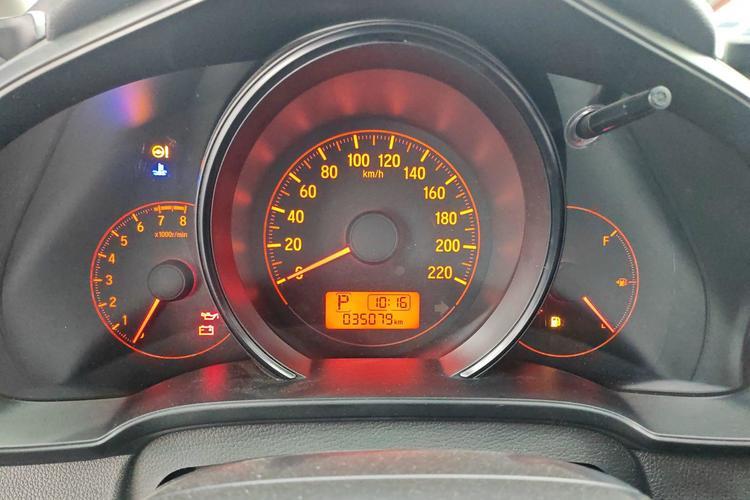 Used Honda Fit 2018 1.5L CVT Comfort Sunroof Version Odometer Close Up