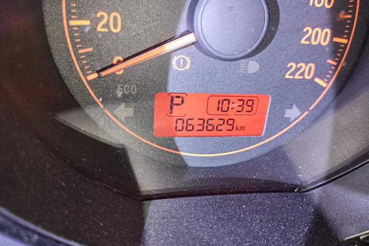 Used Honda Fit 2018 1.5L CVT Comfort Sunroof Version Odometer Close Up