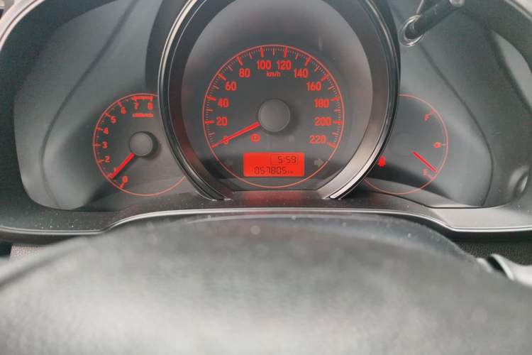 Used Honda Fit 2018 1.5L Manual Comfort Version Odometer Close Up