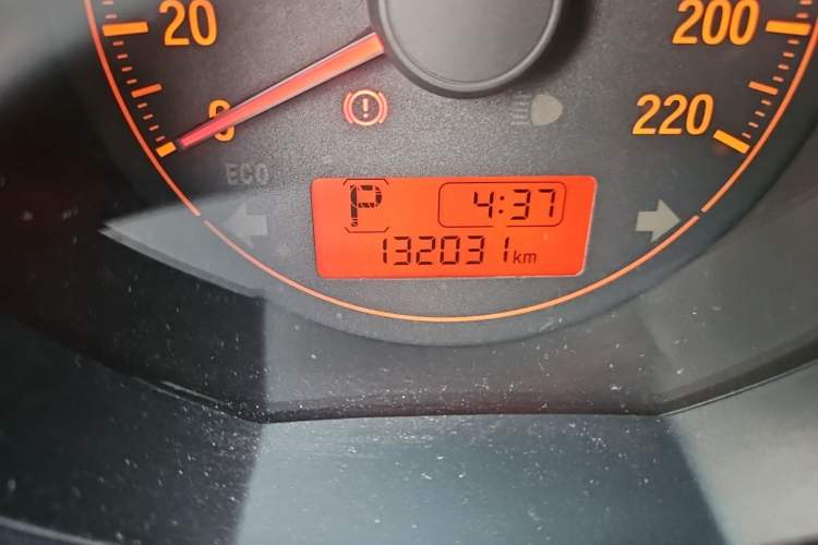 Used Honda Fit 2018 1.5L CVT Comfort Sunroof Version Odometer Close Up