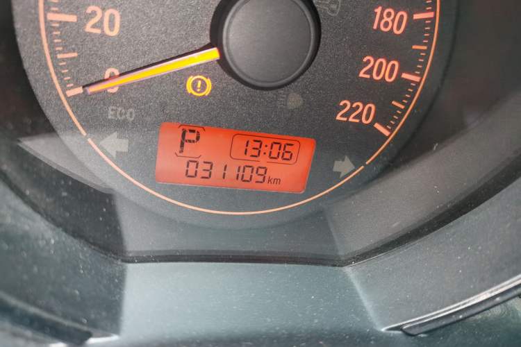 Used Honda Fit 2018 1.5L CVT Comfort Version Odometer Close Up