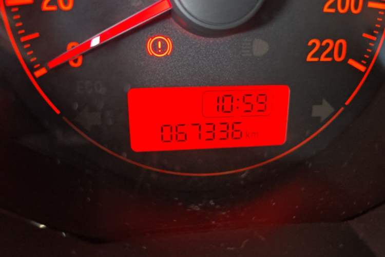 Used Honda Fit 2018 1.5L Manual Comfort Version Odometer Close Up
