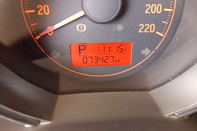 Used Honda Fit 2018 1.5L CVT Comfort Sunroof Version Odometer Close Up