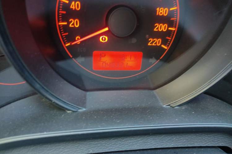 Used Honda Fit 2018 1.5L CVT Comfort Sunroof Version Odometer Close Up