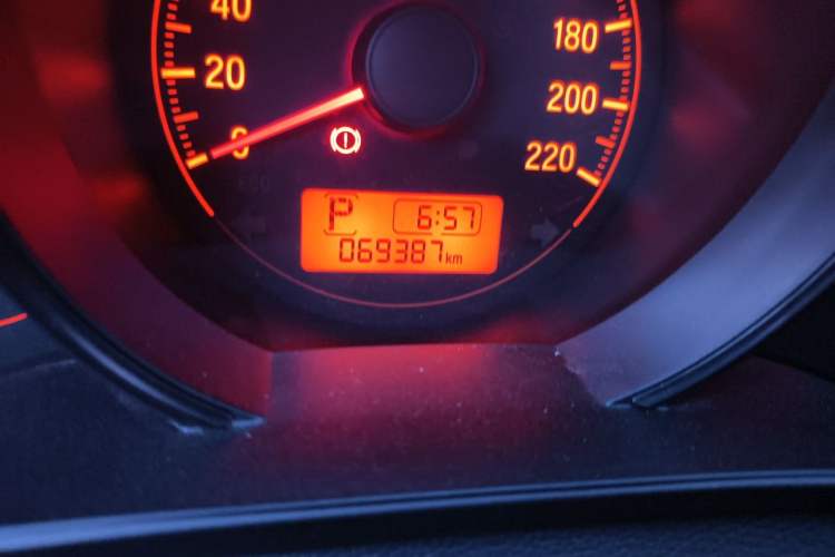 Used Honda Fit 2018 1.5L CVT Comfort Sunroof Version Odometer Close Up