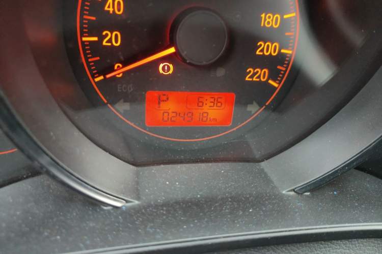 Used Honda Fit 2018 1.5L CVT Comfort Sunroof Version Odometer Close Up
