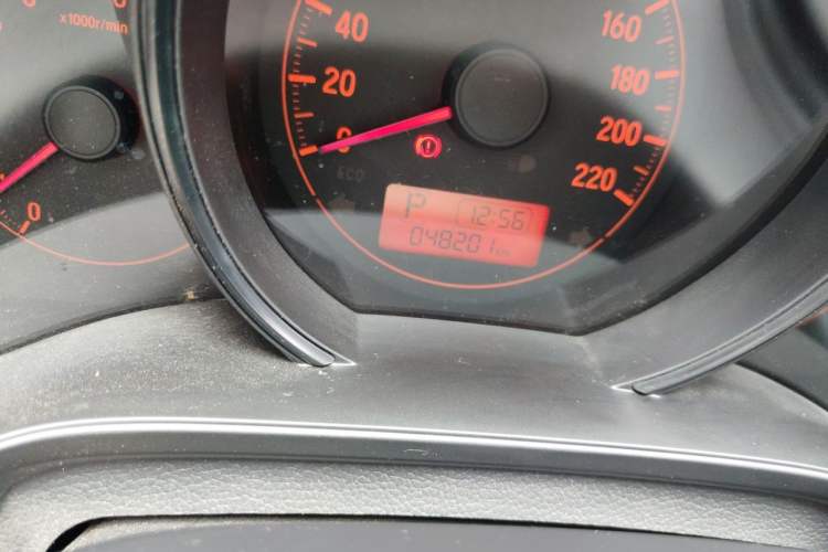 Used Honda Fit 2018 1.5L CVT Comfort Sunroof Version Odometer Close Up