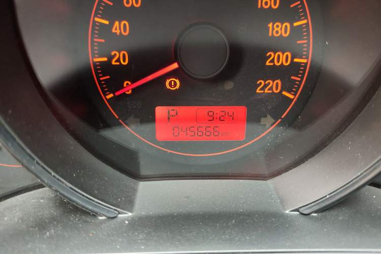 Used Honda Fit 2018 1.5L CVT Comfort Sunroof Version Odometer Close Up