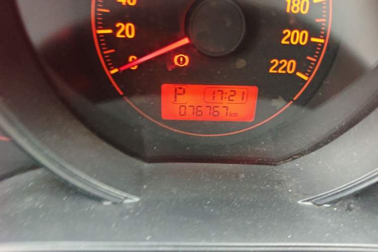 Used Honda Fit 2018 1.5L CVT Comfort Sunroof Version Odometer Close Up