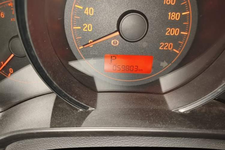 Used Honda Fit 2018 1.5L CVT Comfort Sunroof Version Odometer Close Up