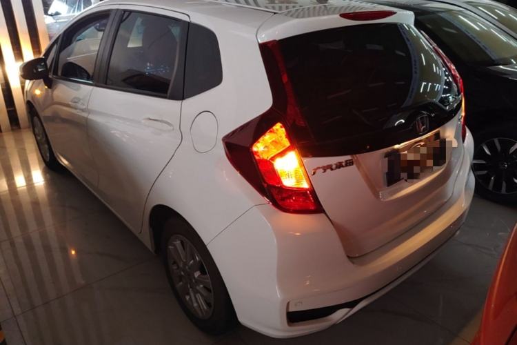 Used Honda Fit 2018 1.5L CVT Comfort Sunroof Version Rear Left 45 Deg