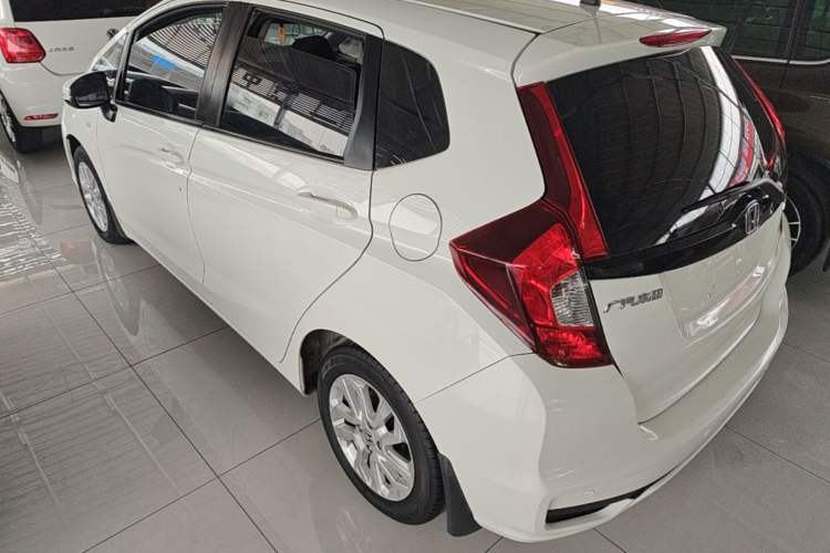 Used Honda Fit 2018 1.5L CVT Comfort Sunroof Version Rear Left 45 Deg