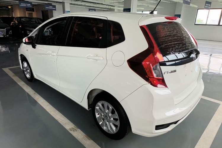 Used Honda Fit 2018 1.5L CVT Comfort Sunroof Version Rear Left 45 Deg