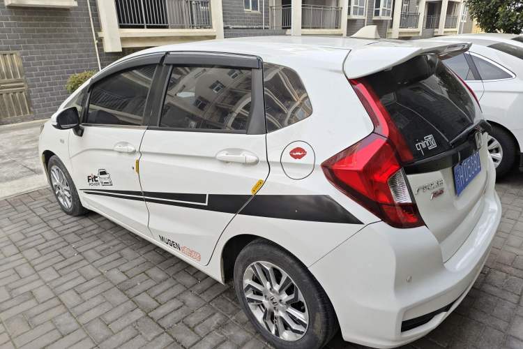 Used Honda Fit 2018 1.5L CVT Comfort Sunroof Version Rear Left 45 Deg