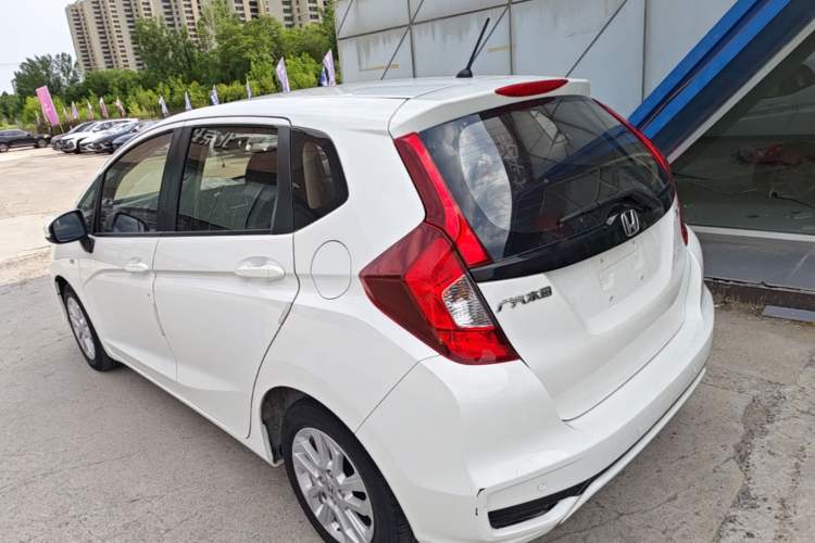 Used Honda Fit 2018 1.5L CVT Comfort Sunroof Version Rear Left 45 Deg