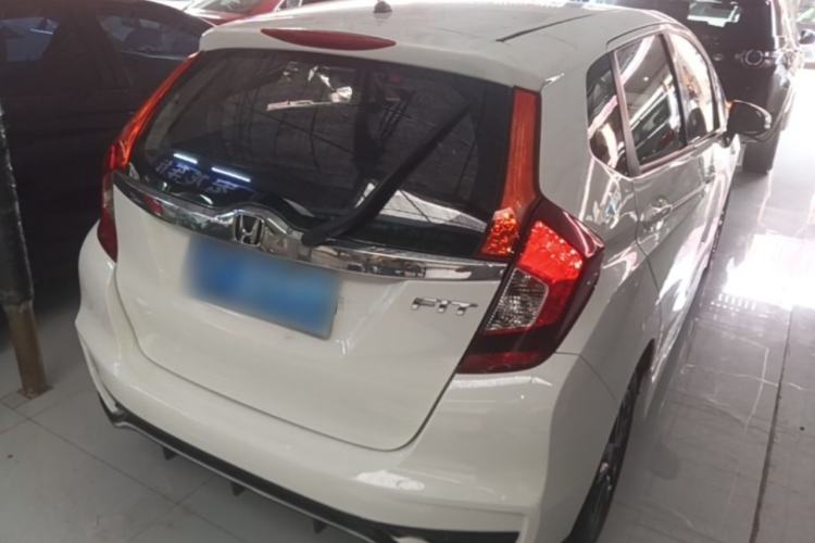 Used Honda Fit 2018 1.5L CVT Comfort Sunroof Version Rear Right 45 Deg