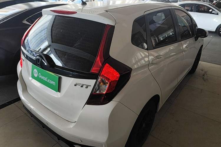 Used Honda Fit 2018 1.5L CVT Comfort Version Rear Right 45 Deg