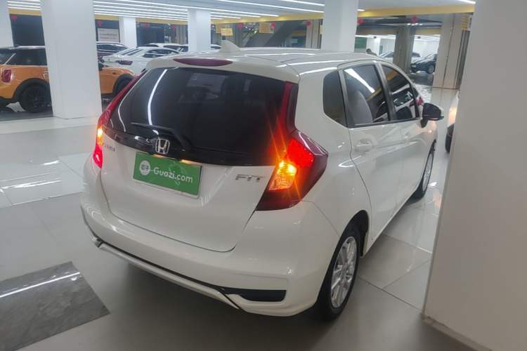 Used Honda Fit 2018 1.5L CVT Comfort Sunroof Version Rear Right 45 Deg