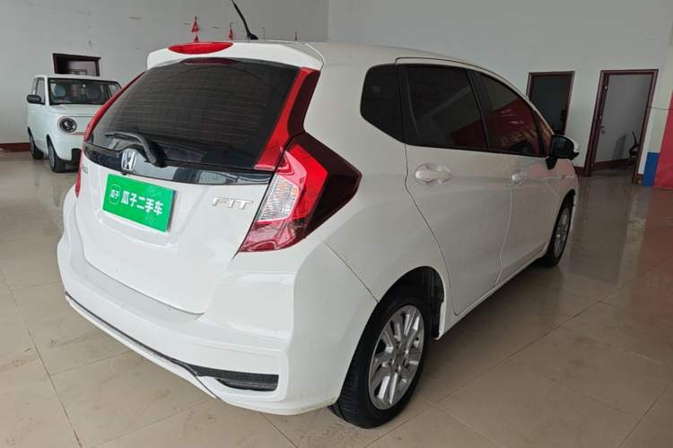 Used Honda Fit 2018 1.5L CVT Comfort Sunroof Version Rear Right 45 Deg