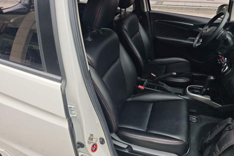 Used Honda Fit 2018 1.5L CVT Trendy Run+ Edition Right Front Seat