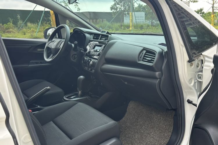 Used Honda Fit 2018 1.5L CVT Comfort Sunroof Version Right Front Seat