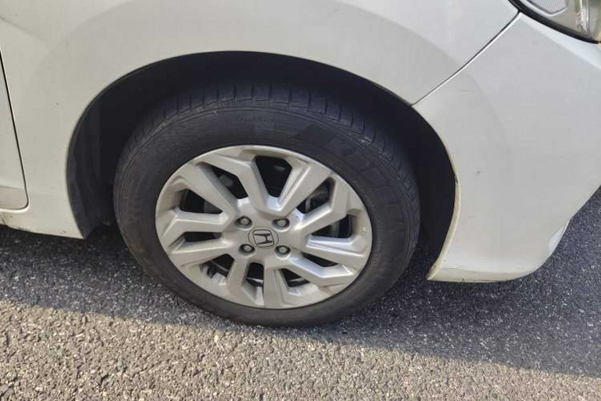 Used Honda Fit 2018 1.5L CVT Comfort Sunroof Version Right Front Wheel Hub