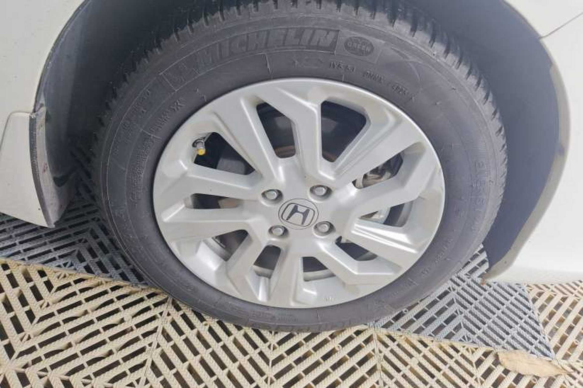 Used Honda Fit 2018 1.5L CVT Comfort Sunroof Version Right Front Wheel Hub