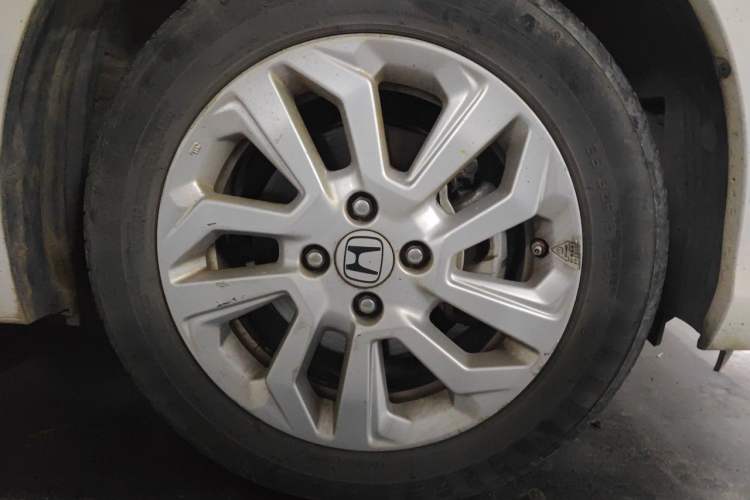 Used Honda Fit 2018 1.5L CVT Comfort Sunroof Version Right Front Wheel Hub