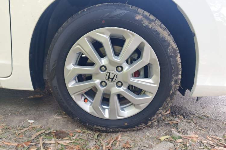 Used Honda Fit 2018 1.5L CVT Comfort Sunroof Version Right Front Wheel Hub