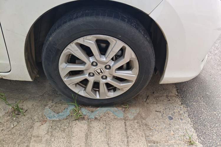 Used Honda Fit 2018 1.5L CVT Comfort Sunroof Version Right Front Wheel Hub