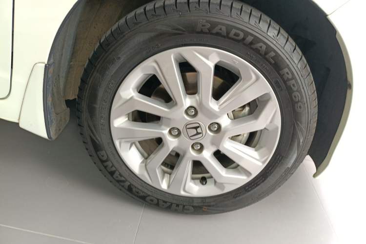 Used Honda Fit 2018 1.5L CVT Comfort Sunroof Version Right Front Wheel Hub