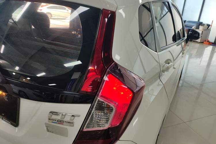 Used Honda Fit 2018 1.5L CVT Comfort Version Right Rear Taillight