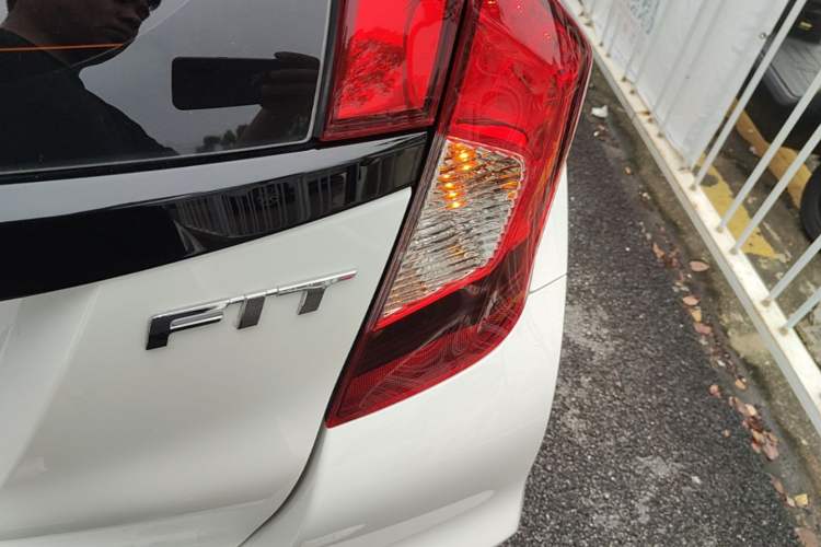Used Honda Fit 2018 1.5L CVT Comfort Sunroof Version Right Rear Taillight
