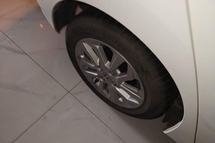 Used Honda Fit 2018 1.5L CVT Comfort Sunroof Version Right Rear Wheel Hub