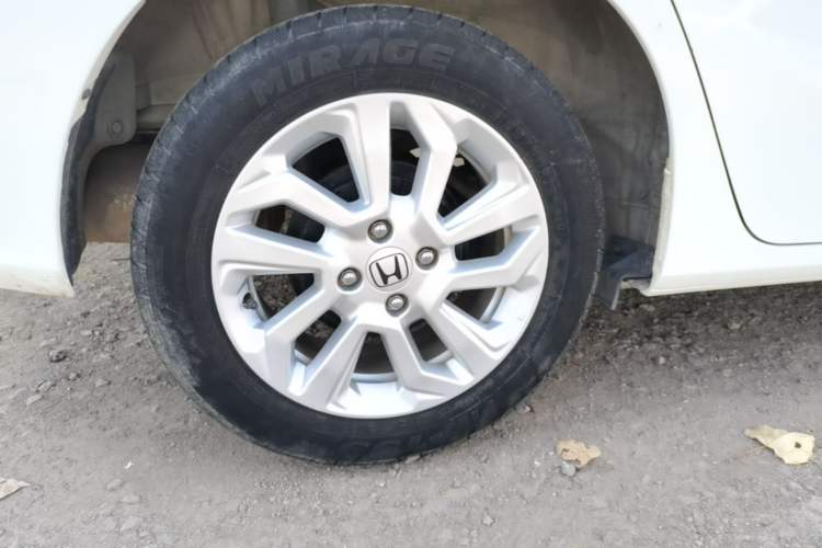 Used Honda Fit 2018 1.5L CVT Comfort Sunroof Version Right Rear Wheel Hub