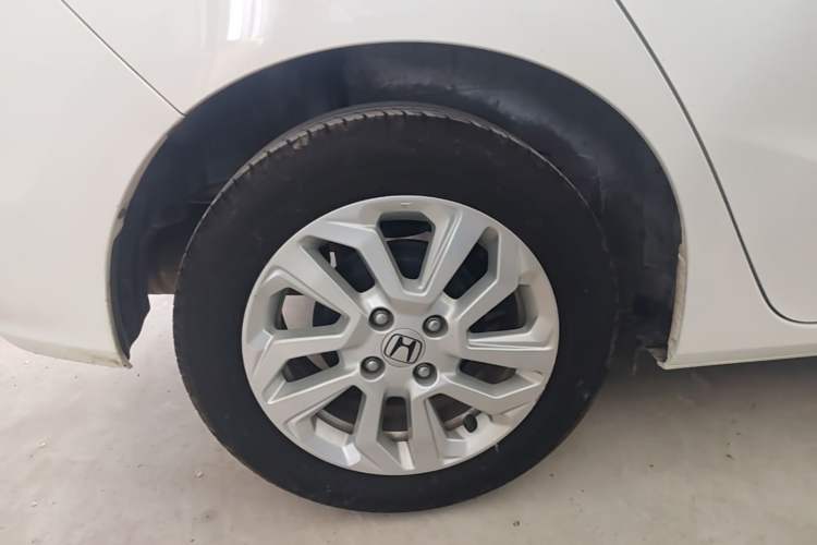 Used Honda Fit 2018 1.5L CVT Comfort Sunroof Version Right Rear Wheel Hub