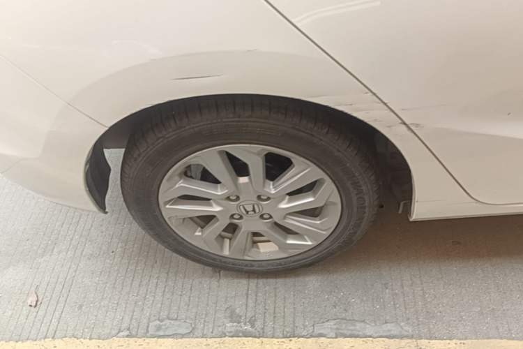 Used Honda Fit 2018 1.5L CVT Comfort Sunroof Version Right Rear Wheel Hub