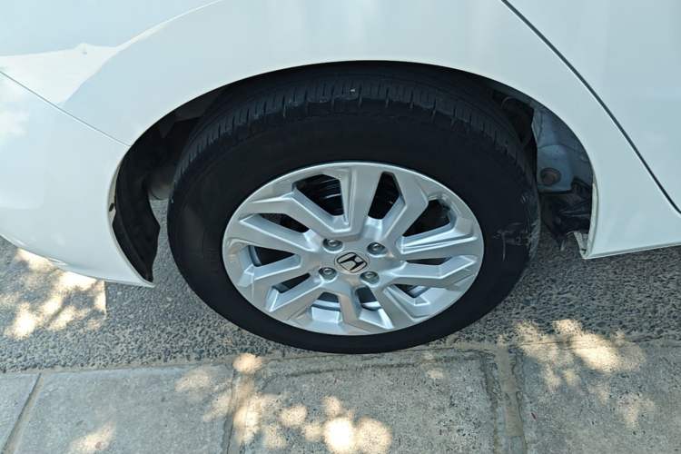 Used Honda Fit 2018 1.5L CVT Comfort Sunroof Version Right Rear Wheel Hub
