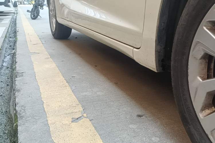 Used Honda Fit 2018 1.5L CVT Comfort Sunroof Version Right Side Sill