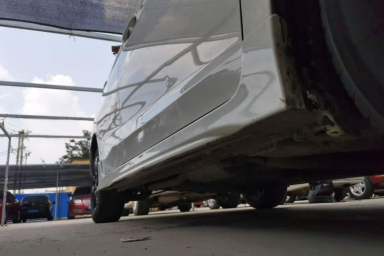 Used Honda Fit 2018 1.5L CVT Trendy Sports Edition Right Side Sill