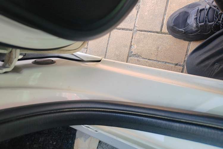 Used Honda Fit 2018 1.5L CVT Comfort Sunroof Version Right Side Sill