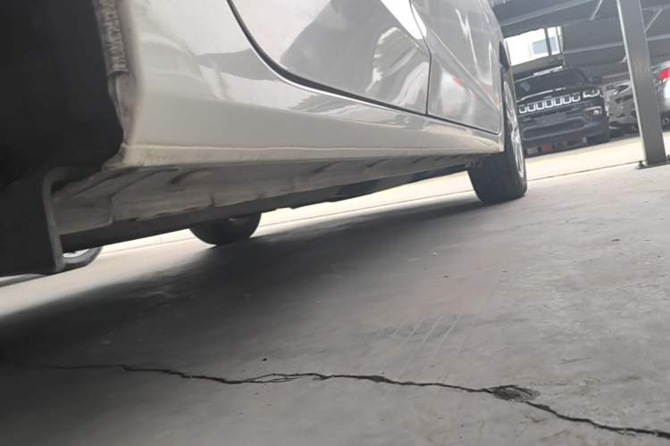 Used Honda Fit 2018 1.5L CVT Comfort Sunroof Version Right Side Sill