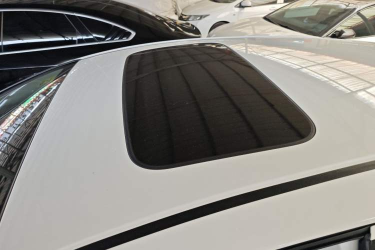 Used Honda Fit 2018 1.5L CVT Comfort Sunroof Version Roof