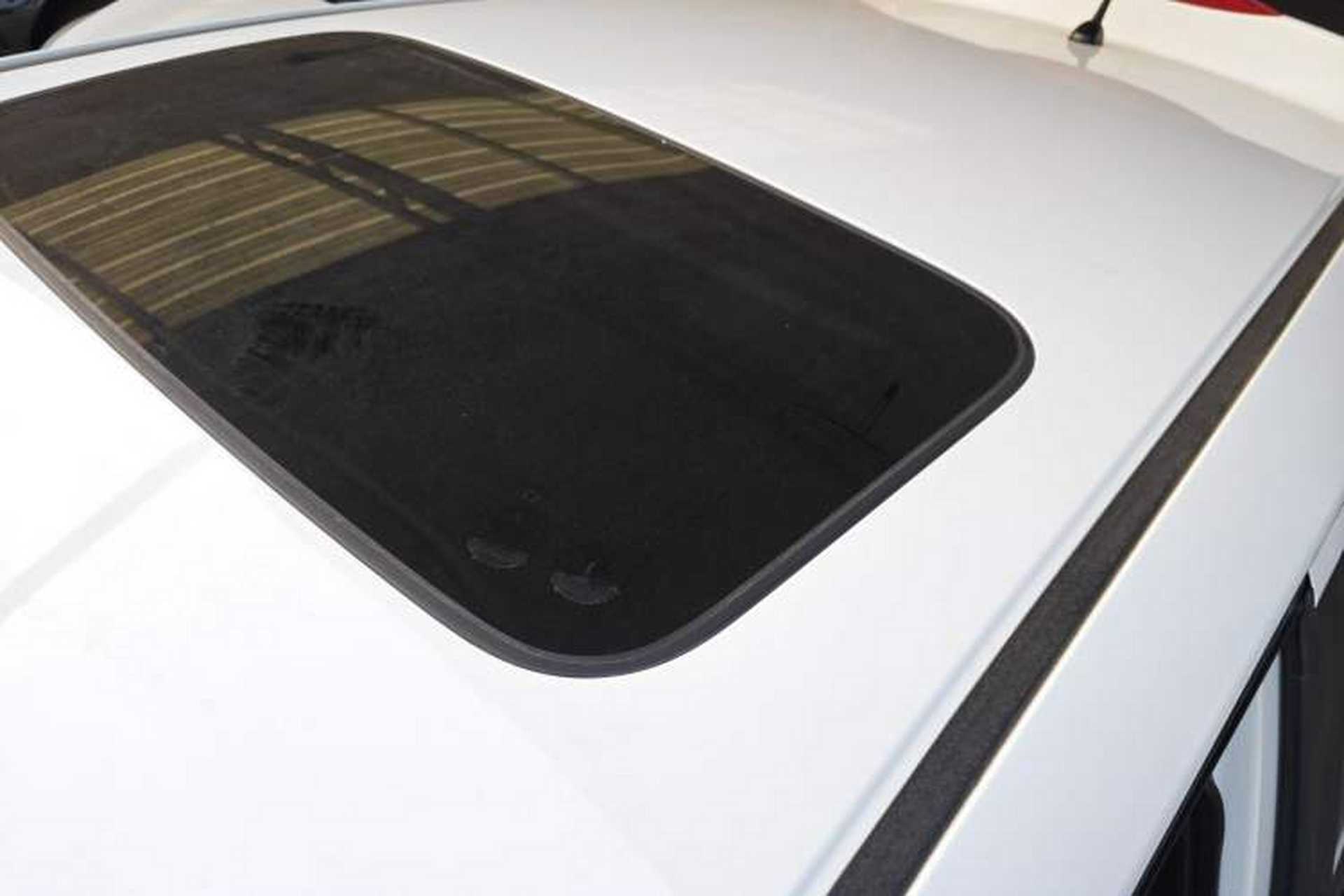 Used Honda Fit 2018 1.5L CVT Comfort Sunroof Version Roof