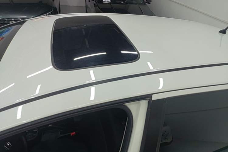 Used Honda Fit 2018 1.5L CVT Comfort Sunroof Version Roof