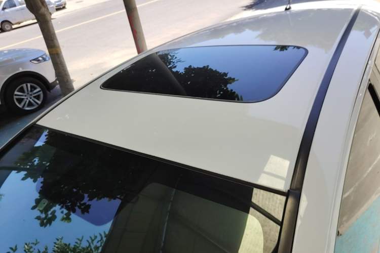 Used Honda Fit 2018 1.5L CVT Comfort Sunroof Version Roof