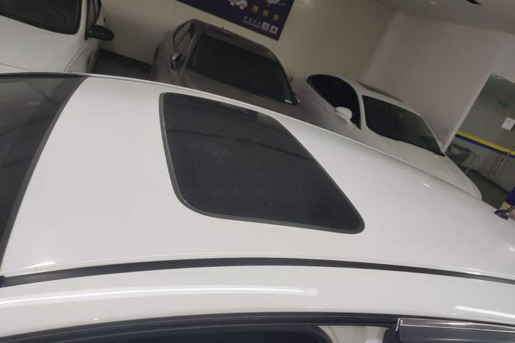 Used Honda Fit 2018 1.5L CVT Comfort Sunroof Version Roof